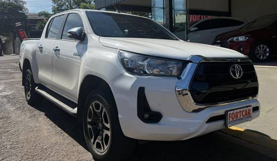 TOYOTA HILUX 2.8 D-4D TURBO DIESEL CD SRV 4X4 AUTOMÁTICO TOYOTA HILUX 2.8 D-4D TURBO DIESEL CD SRV 4X4 AUTOMÁTICO